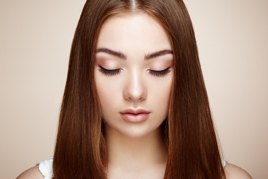 La simetría facial es un factor clave en la percepción de la belleza y la armonía del rostro.